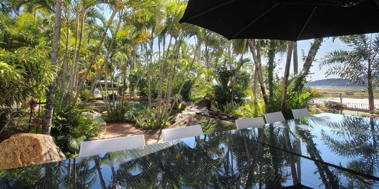 Colonial Palms Motor Inn Airlie Beach Exteriér fotografie